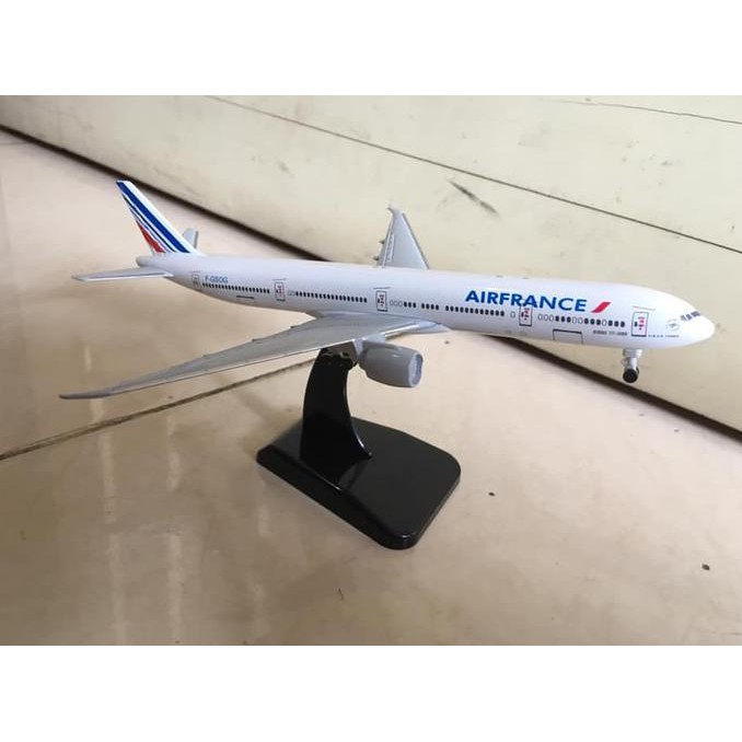 Diecast Pesawat Garuda Ukuran Besar Ada Roda Miniatur - Termurah 