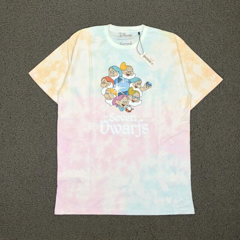 

Kaos Disney Seven Dwarf Tie Dye + Full Tag Label + Import