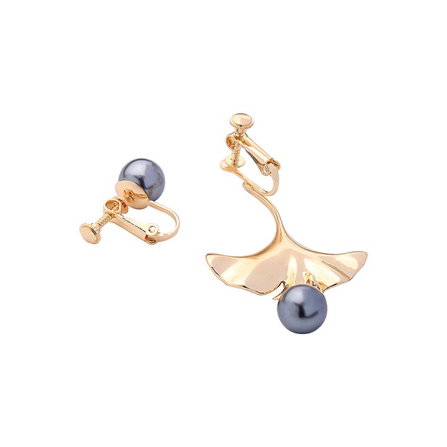 LRC Anting Jepit Fashion Gold Asymmetric Leaf Pearl Ear Clip F49123