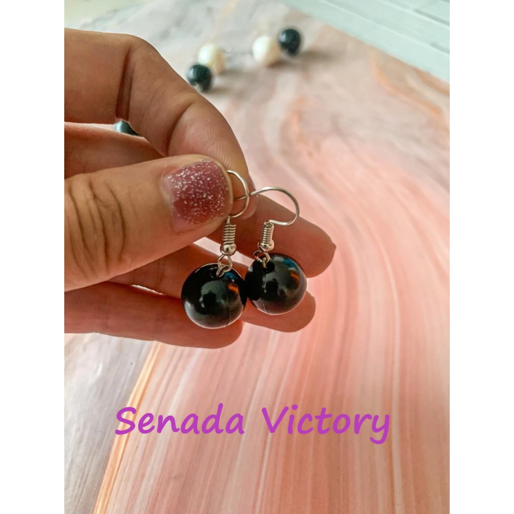 Senada Victory Anting Pesta Mutiara Hitam Putih Anting Gantung Korea SV000023