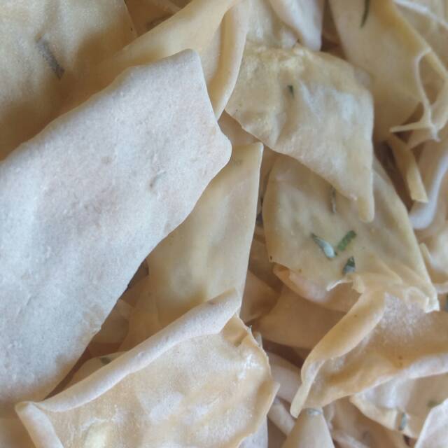

Kerupuk jengkol dan kerupuk tempe