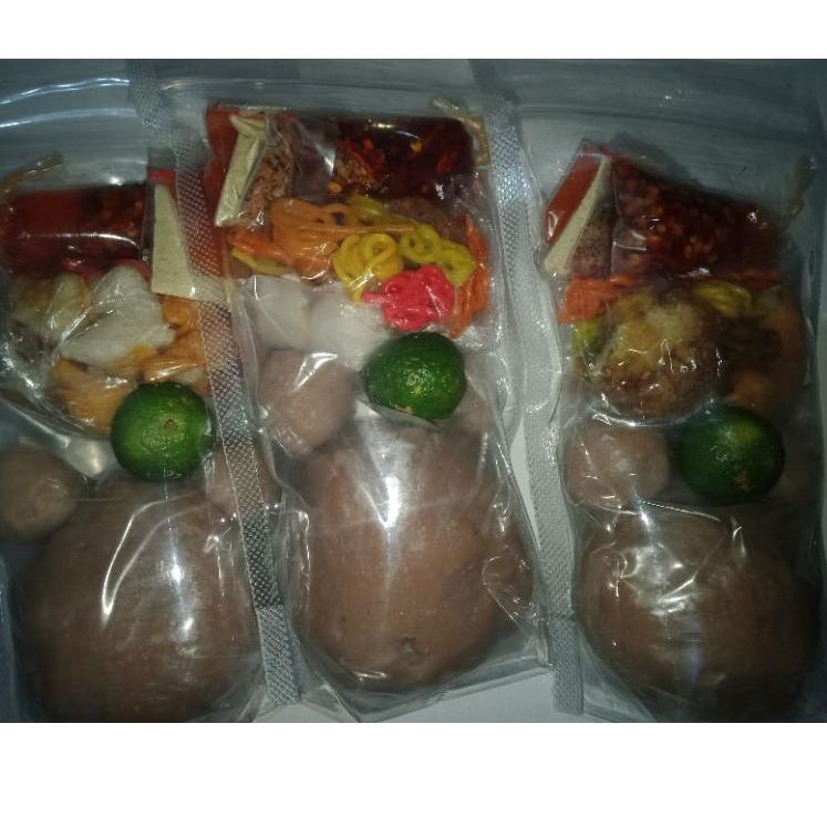 

Stok baru--BASO SAPI JUMBO BERANAK ISI DAGING CINCANG SAPI/toping seblak,/kuah pedas chili oil/nikmat/HALAL