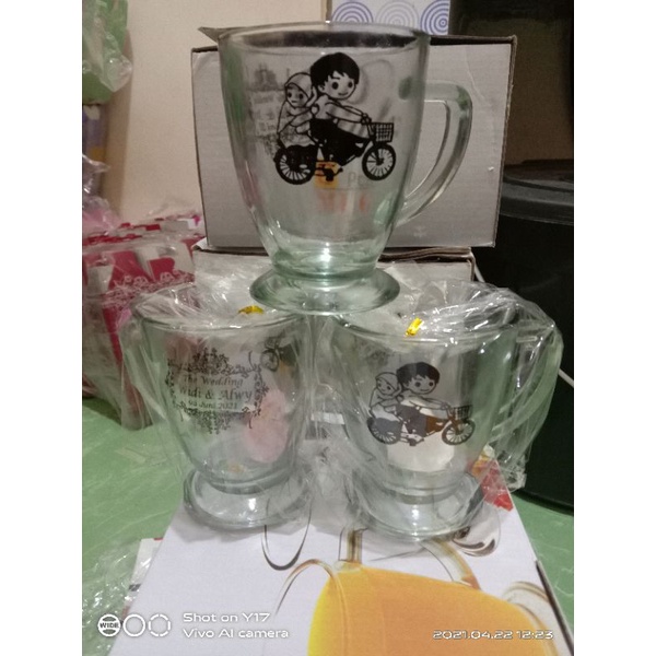 

gelas piala kemasan terpisah plastik+kartu ucapan+tali kawat emas