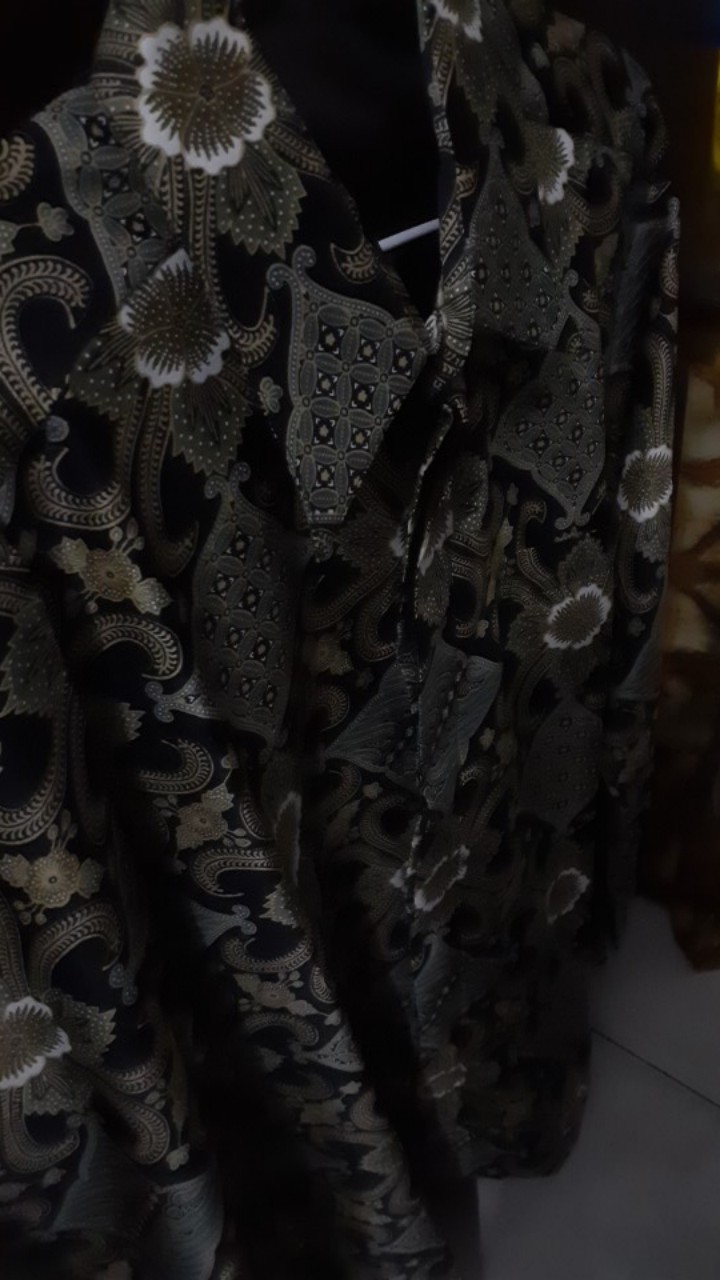 Arjuna Weda Kemeja Batik Kembang Almond