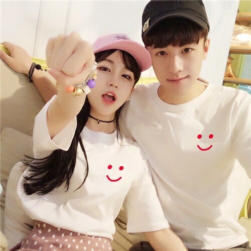 kaos couple emoji baju pasangan simpel model terbaru