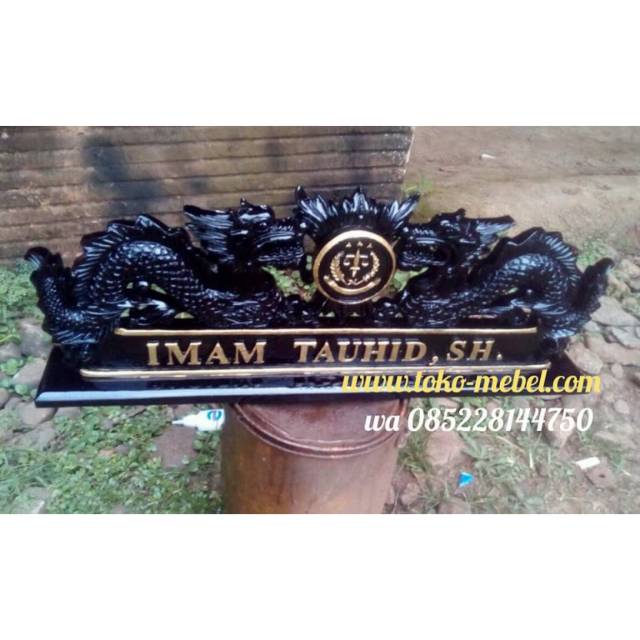 Papan Nama Meja Kayu Ukiran Motif Naga