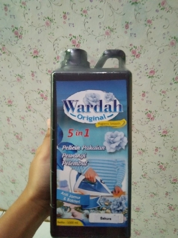 Parfum Laundry 1liter / Pelicin Pakaian /  Pewangi Wardah