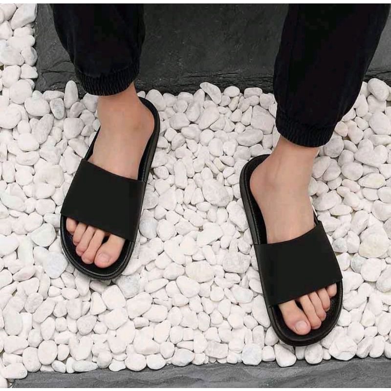 Sandal karet pria wanita couple polos slip on sandal slop pria wanita basic polos fullblack murah
