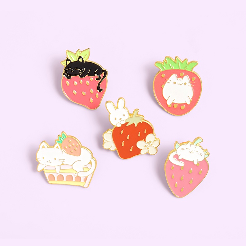 Bros Pin Enamel Desain Kartun Kucing / Kelinci / Kue / Strawberry Untuk Anak