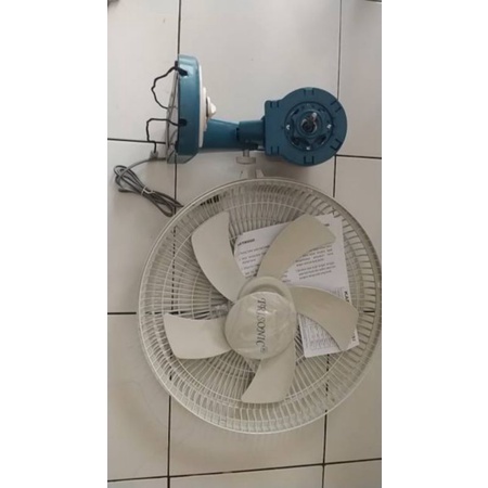 Kipas angin dinding trisonic T 1607