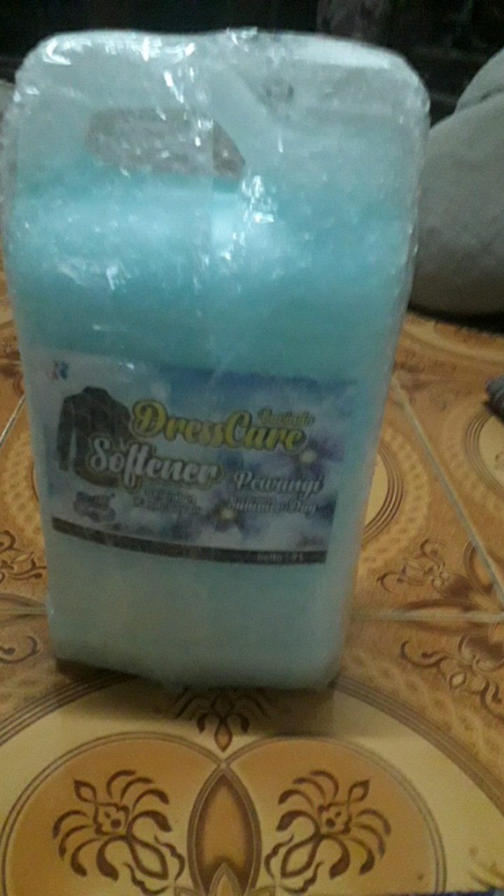 Softener Laundry 5l Pelembut Dan Pewangi Pakaian (snapy-exotic-sakura-downyblack-summerday)