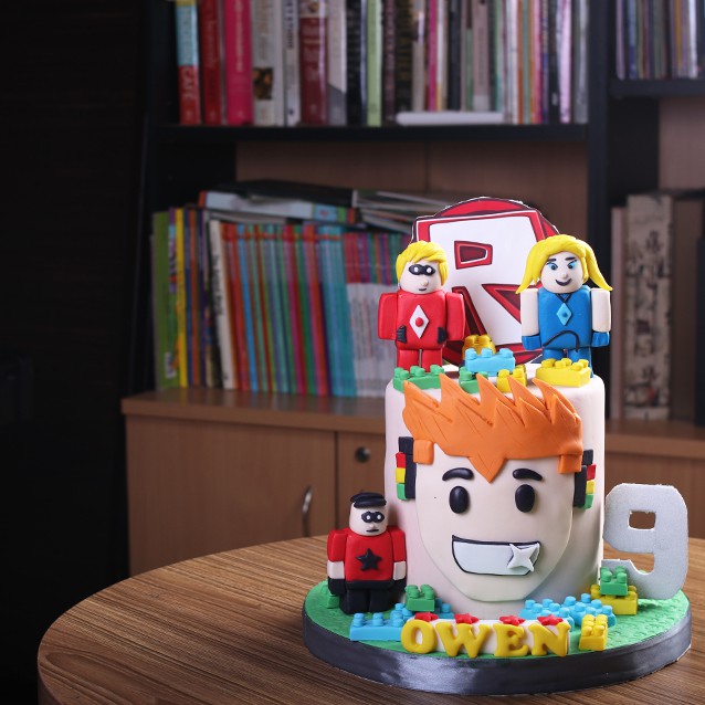 

Kue Ulang Tahun / Birthday cake / model ROBLOX / MOHON BACA KETERANGAN