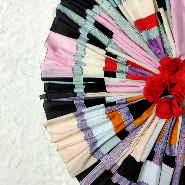 Kerudung saten segi empat merk azara import
