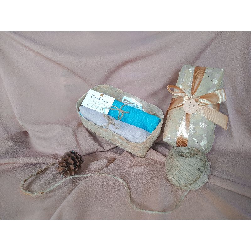 Hampers Jilbab / Hampers Besek / Hampers Muslimah / Kado Besek Bambu