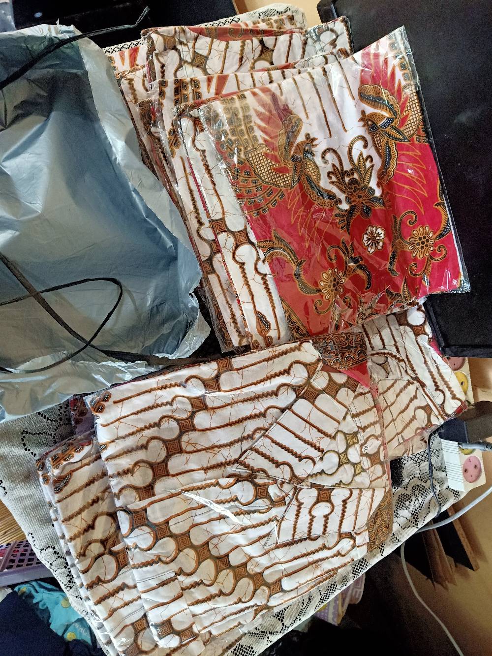 Batik Couple Keluarga Sania Ruffle Ori Ndoro Jowi Dnt Seno Abang Putih