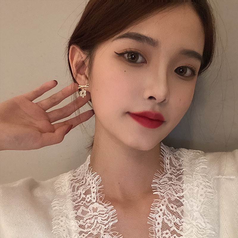 Bunga stud anting-anting wanita online influencer sederhana anggun cross anting-anting kecil semua-y