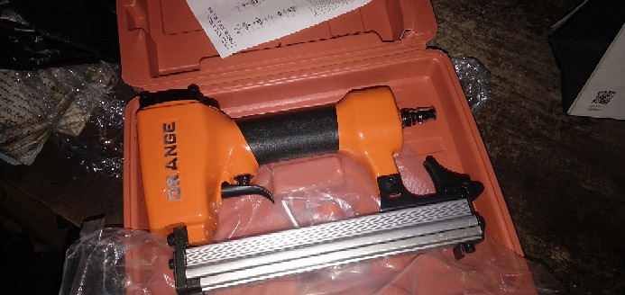 Orange Mesin Air Nailer 1022 Staples Angin Tembak Paku Mollar Bagus