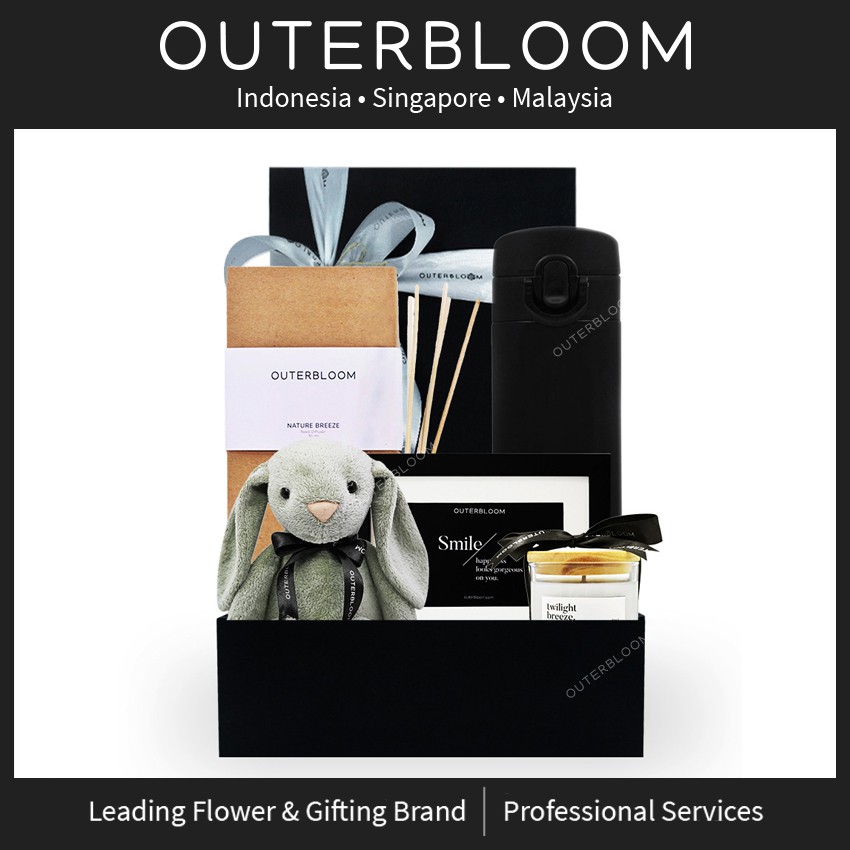 

Hampers Valentine Outerbloom Truly, Madly, Deeply - Valentine Gift