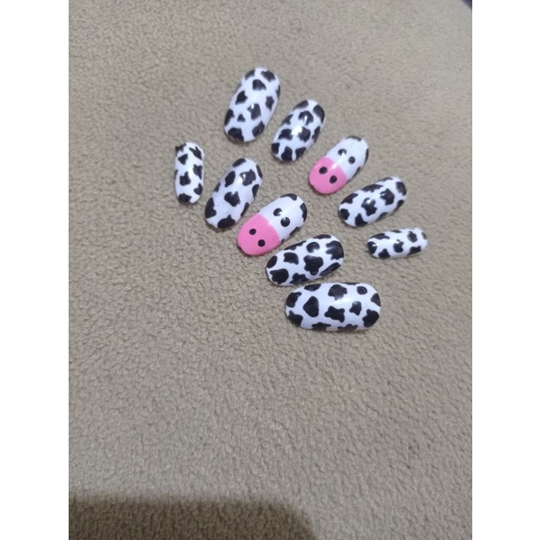 nail art kuku palsu motif sapi 1set.kuku palsu motif murah meriah. fake nails moo 1 set