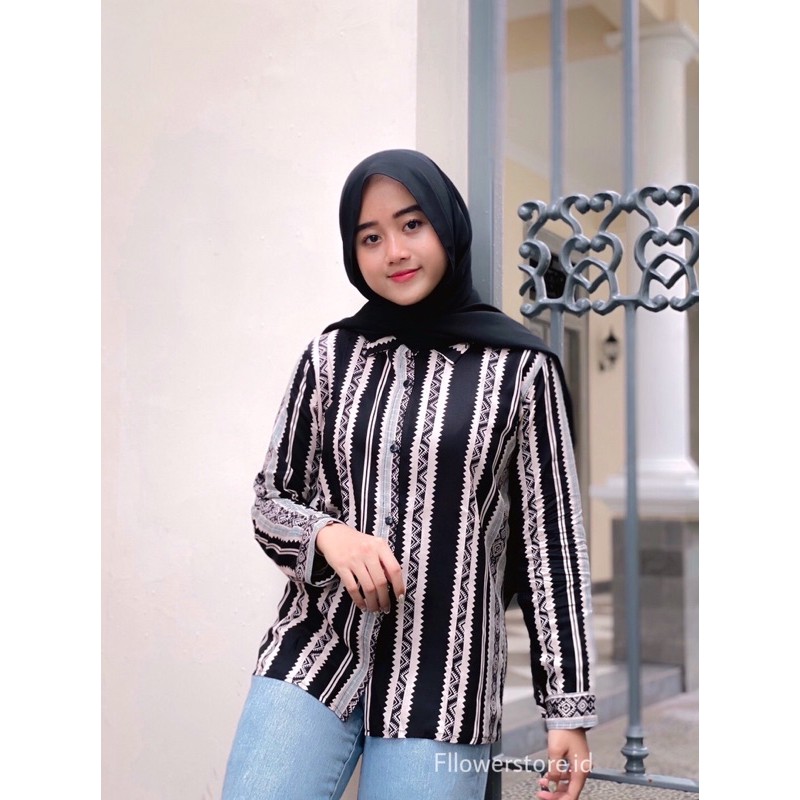 Kemeja Motif Vintage