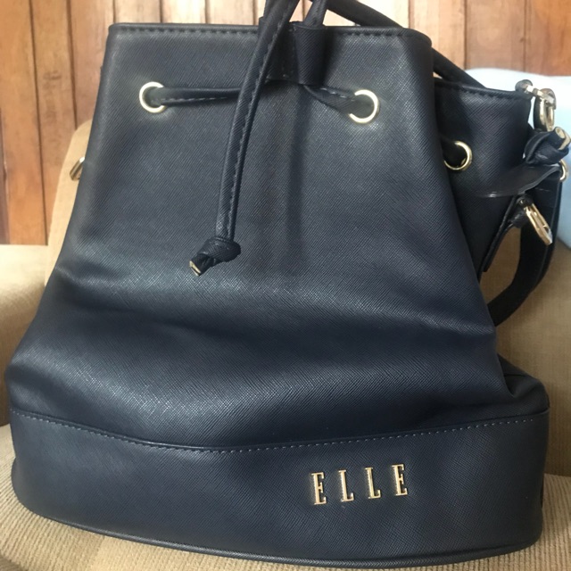 Preloved navy sling bag ELLE Ori