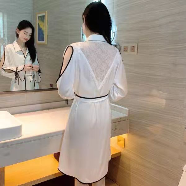 Renda seksi di balik godaan piyama wanita baru Xiaoxiangfeng off-shoulder kemeja sifon piyama