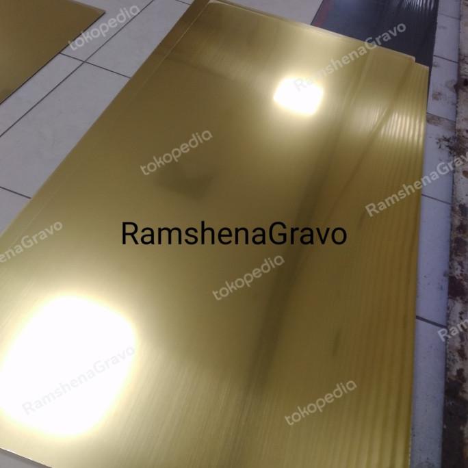 

gravoply/bahan name tag/hairline/60x120cm tebal 1.5mm Gold