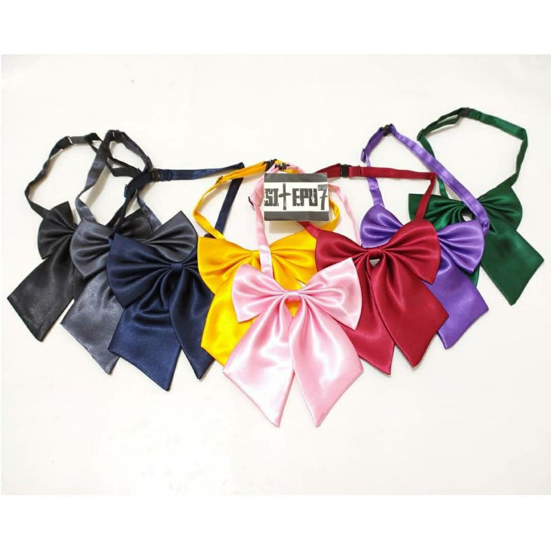 Dasi pita panjang wanita