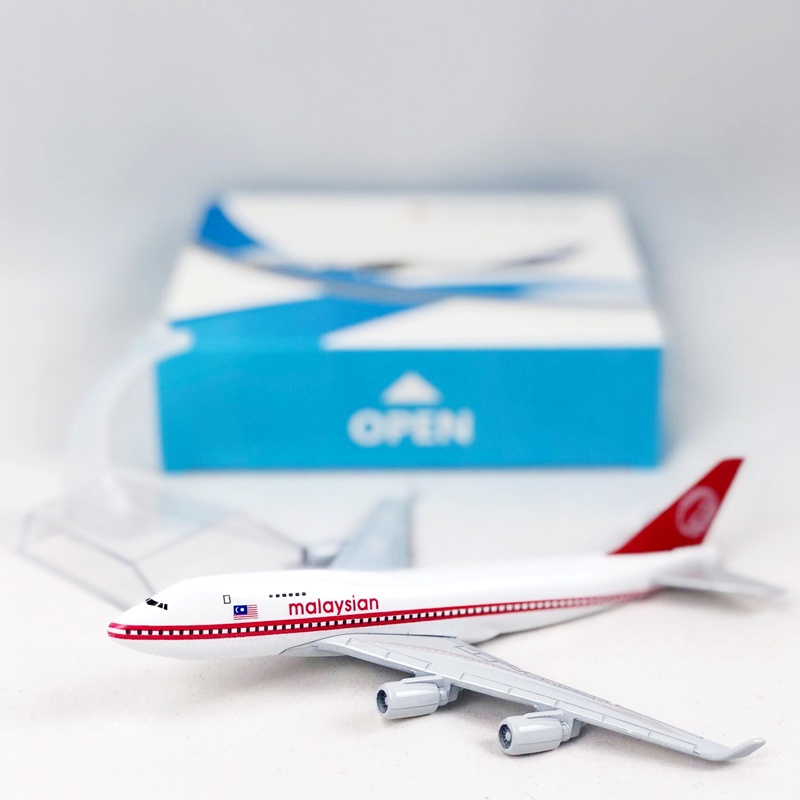 B747-200 Miniatur Diecast Pesawat Terbang Malaysia Airlines Boeing 747 Bahan Alloy Ukuran 16cm Untuk Hadiah