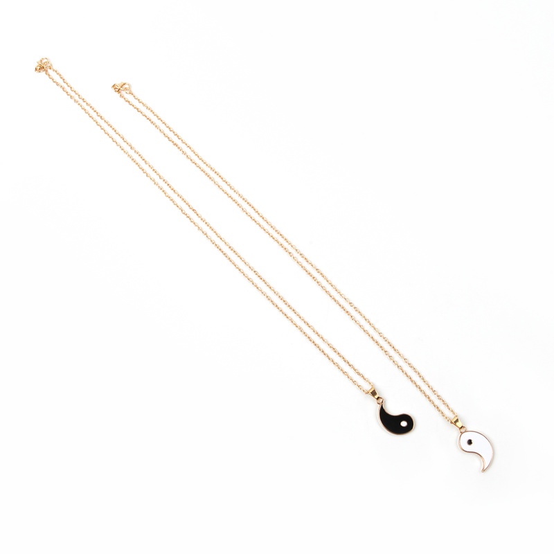 2pcs / Set Kalung Rantai Klavikula Dengan Liontin Puzzle Tai Chi Untuk Pria Dan Wanita