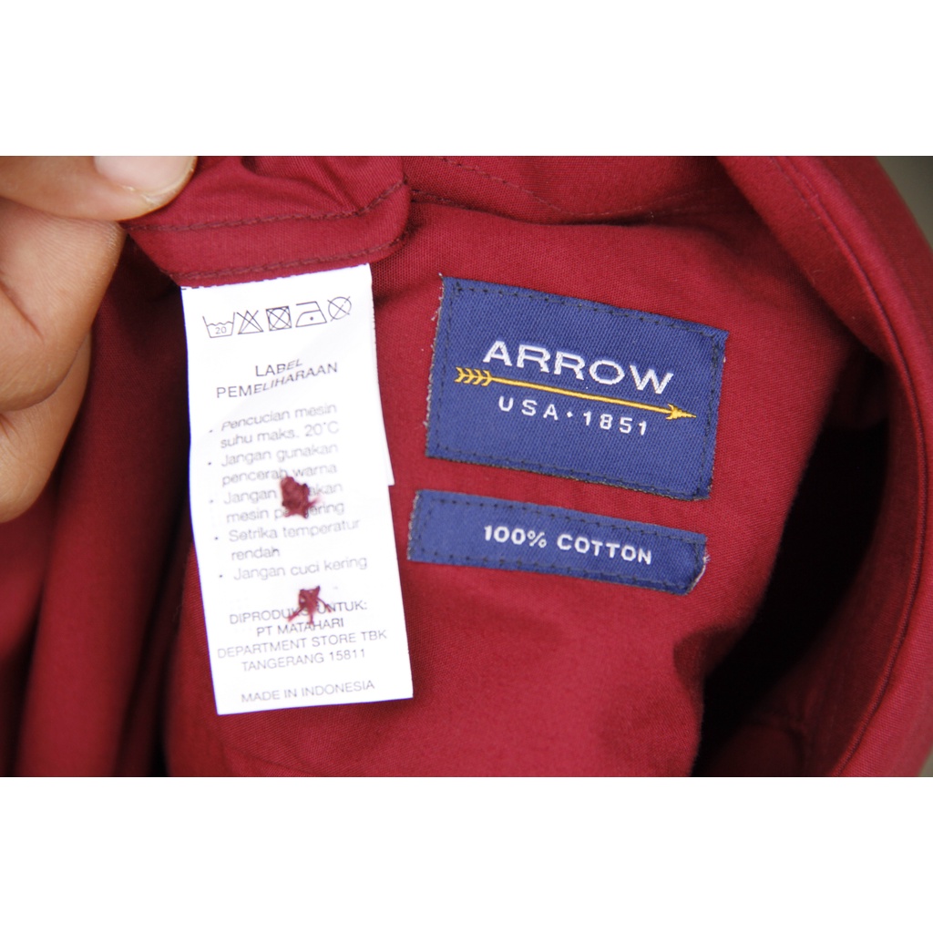 COD Kemeja Pria Lengan Panjang Arrow 02A Reguler Maroon Polos 100% Original Brand