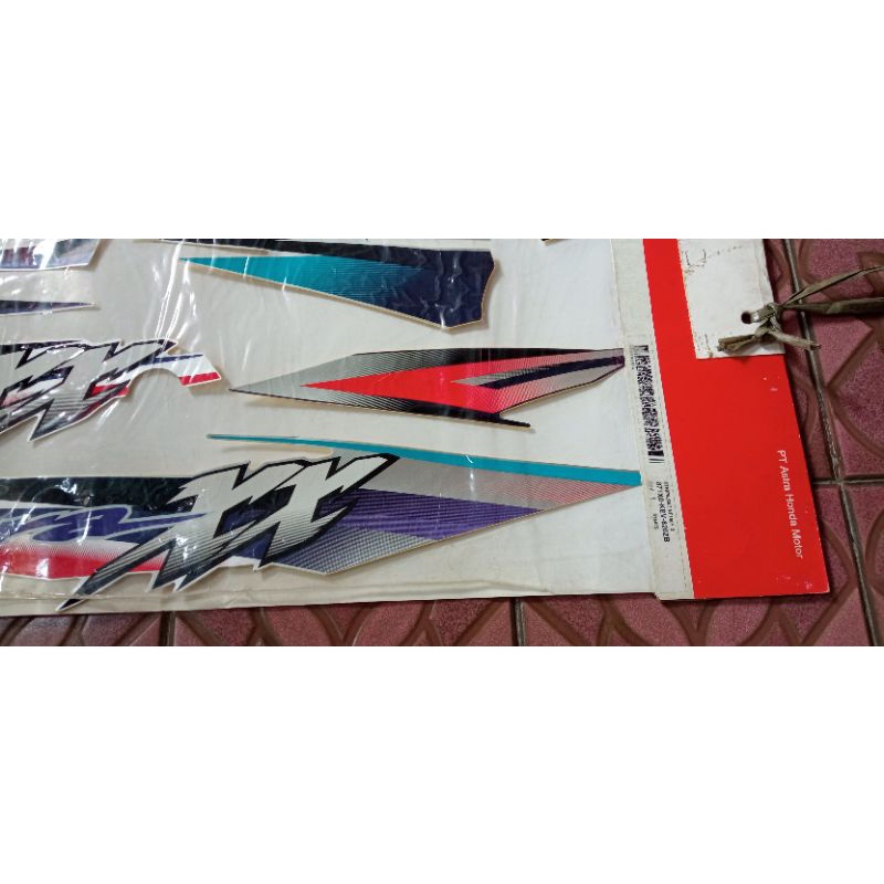871X0-KEV-620ZB striping sticker stiker list body honda supra xx UNGU original ahm