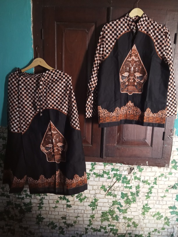 Setelan Sarung Batik Kemeja Batik Solo Modern Motih Ahwan Hitam Batik Solo