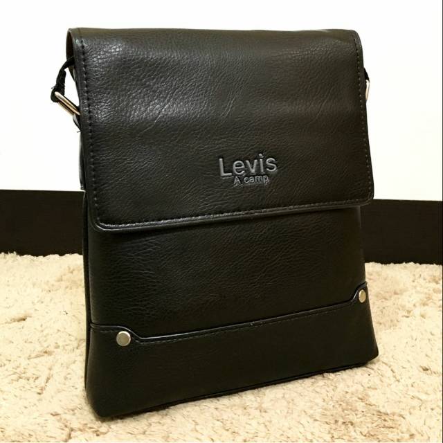 levis a camp leather bag price