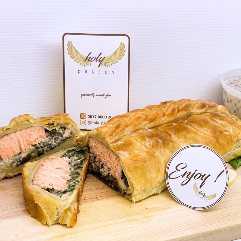 

Salmon en croute / Salmon Wellington with Mushroom Sauce (saus jamur)