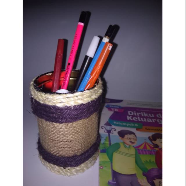 

Tempat Pensil-Pen-Spidol