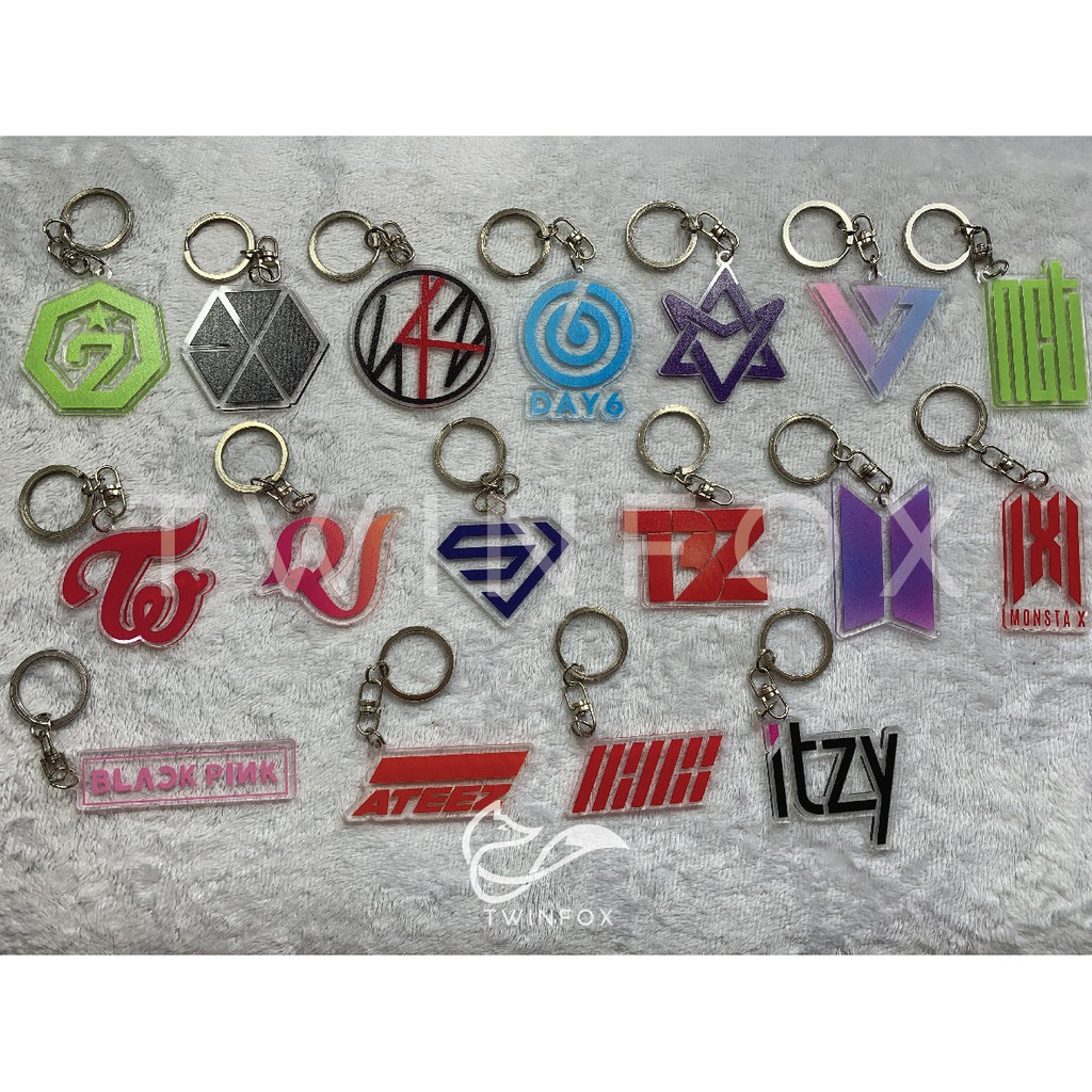 Gantungan Kunci Kpop Logo (UV) l EXO NCT BLACKPINK TWICE RV TXT SEVENTEEN SKZ DAY6 ITZY DLL