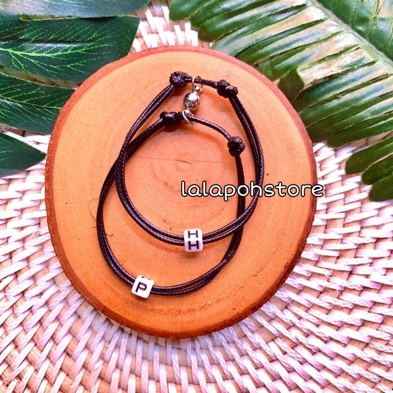 GELANG COUPLE MAGNET INISIAL KOTAK HITAM PUTIH | GELANG INISIAL | GELANG HURUF