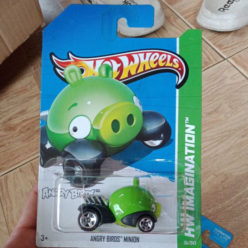 Hot Wheels Angry Bird Minion pig