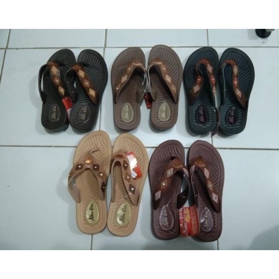 NEW ERA LB E 15083 Sandal Jepit Wanita