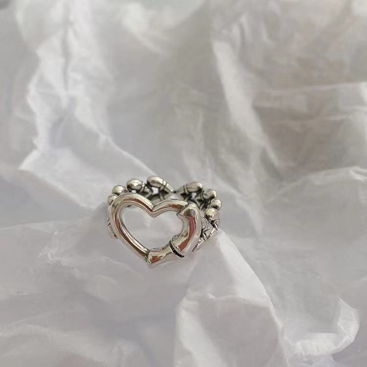 2pcs / Set Cincin Bentuk Hati Warna Permen Bahan Metal Gaya Retro Untuk Wanita