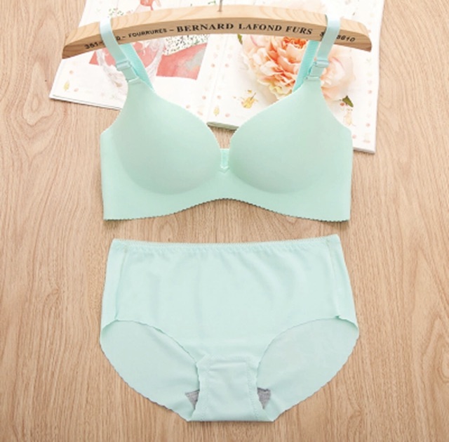 Bra Set / Pakaian dalam seamless bra plus cd / kode 8893