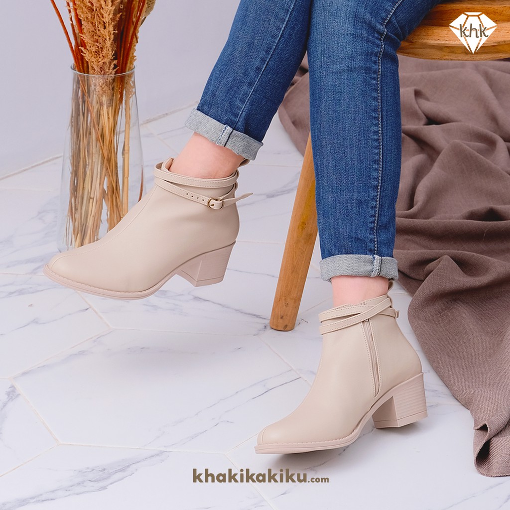 KHK by Khakikakiku Jill Cream Boots