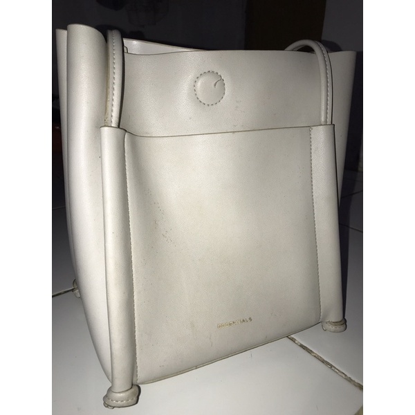 Tas Essentials - Urban&Co