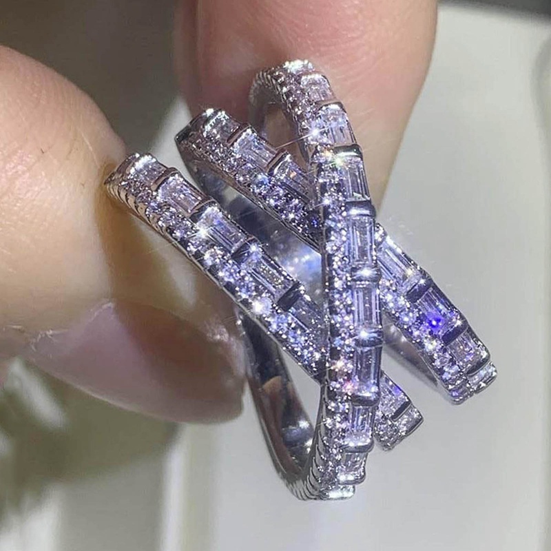 Cincin Desain Silang Warna Silver Aksen Kubik Zirkonia Untuk Wanita