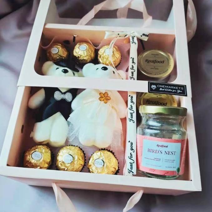 

PARCEL REALFOOOD DAN COKLAT FERRERO VALENTINE - KADO VALENTINE 2020 DG654EAFVD