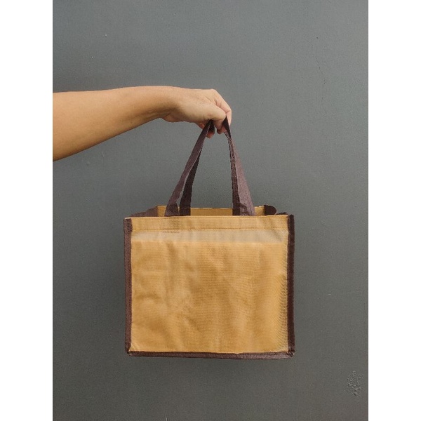 

UnoPacks ~ Tas Jahit Spunbond Box coklat & coklat muda 25 x 25