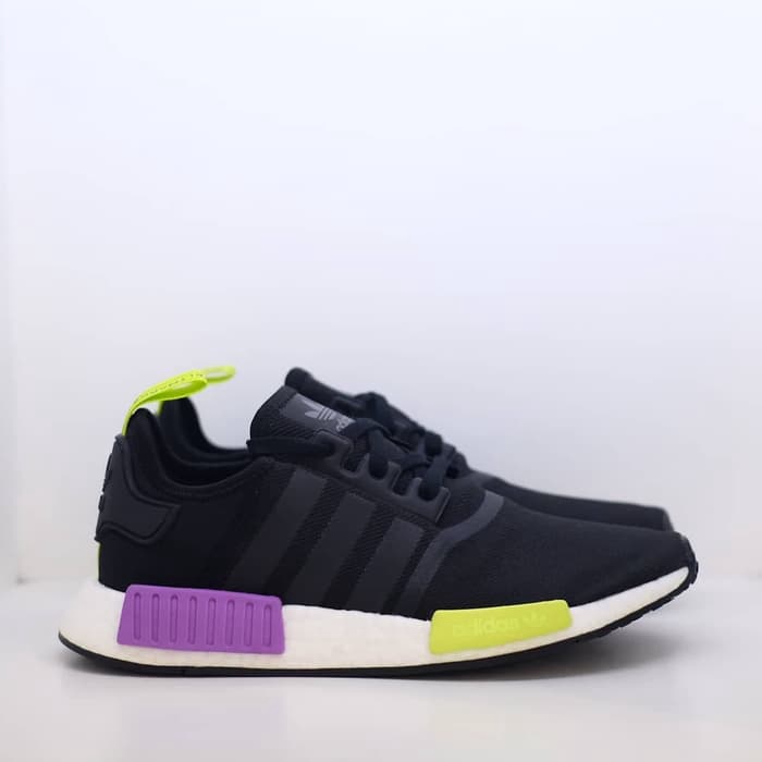 adidas nmd r1 core black shock purple