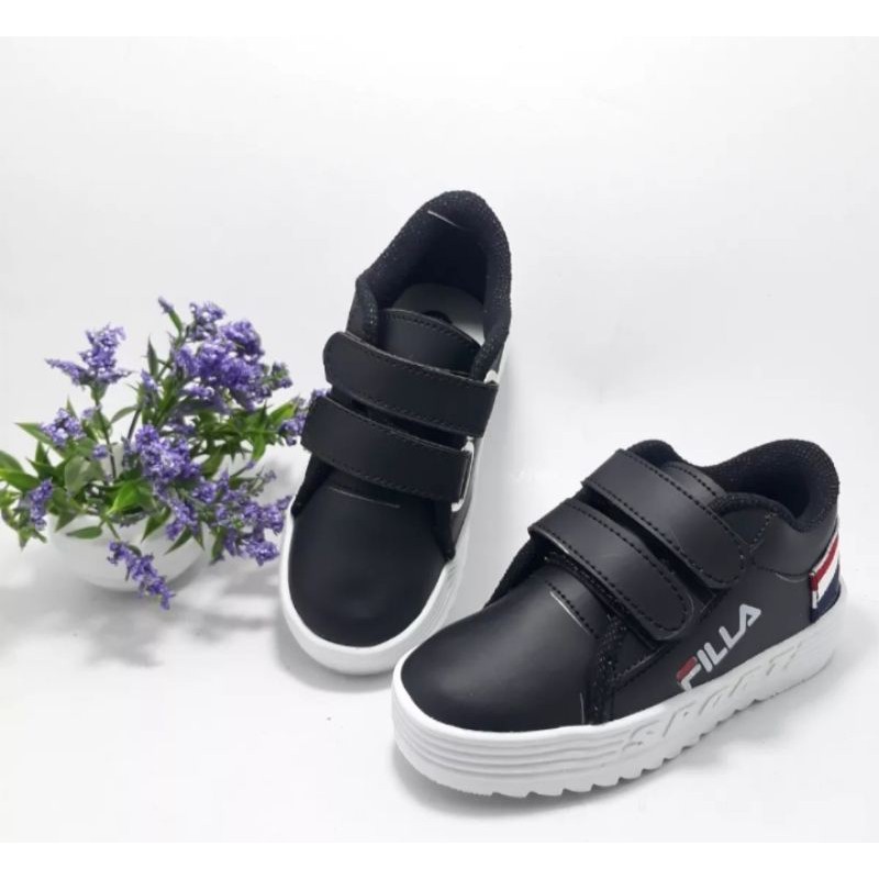 sepatu sneakers / sepatu anak sekolah