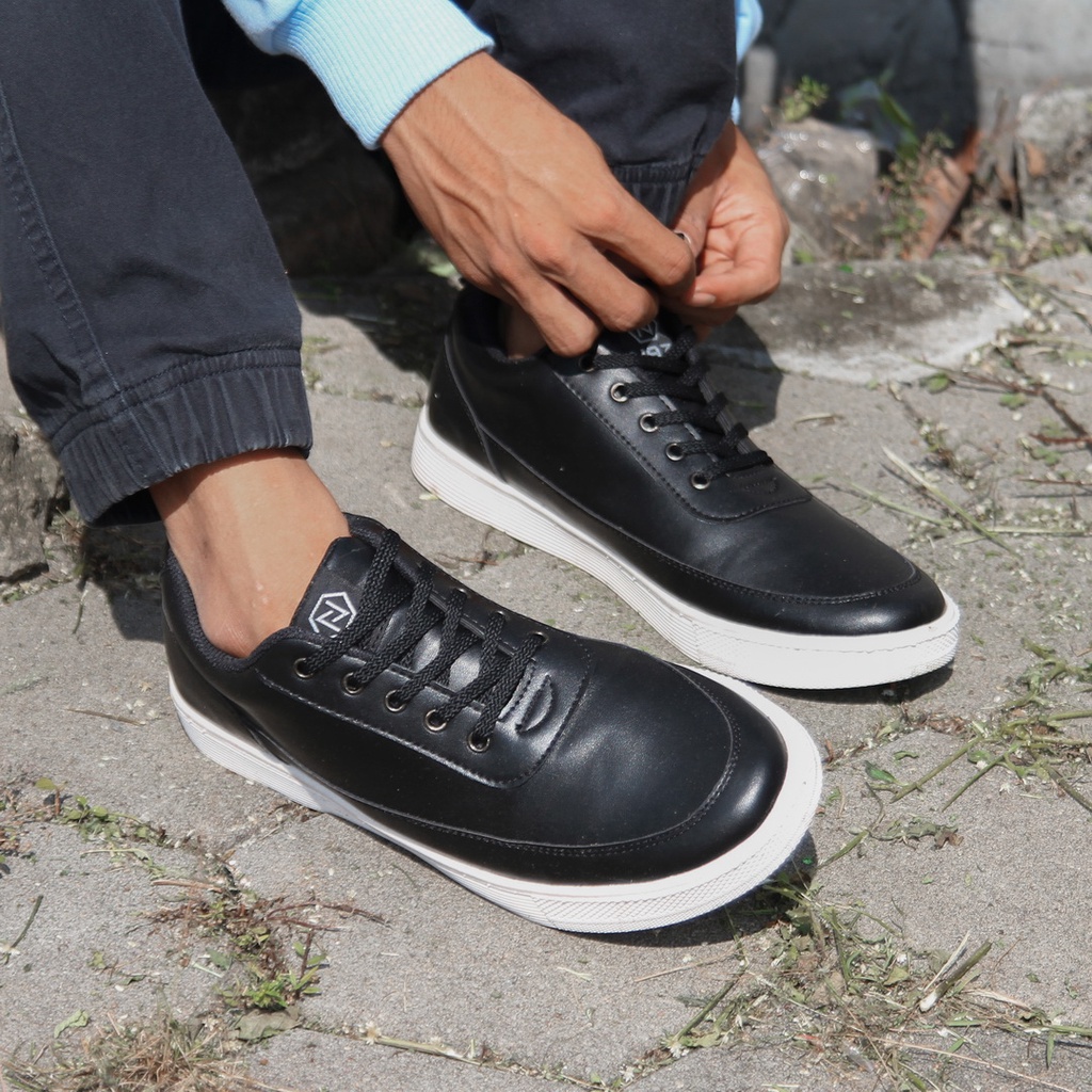 Sepatu Pria Sneakers Casual ORIGINAL DK01 X NAZREAL FOOTWEAR | DEDRICK HITAM